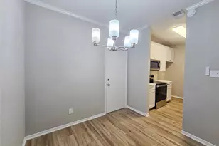 9800 Pagewood Ln, Houston, TX 77042 - Photo 15