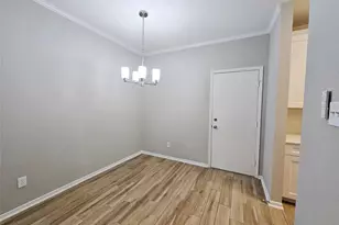 9800 Pagewood Ln, Houston, TX 77042 - Photo 13