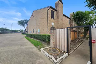 9800 Pagewood Ln, Houston, TX 77042 - Photo 3