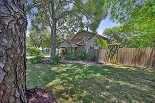 1026 Atchison St, Sealy, TX 77474 - Photo 3