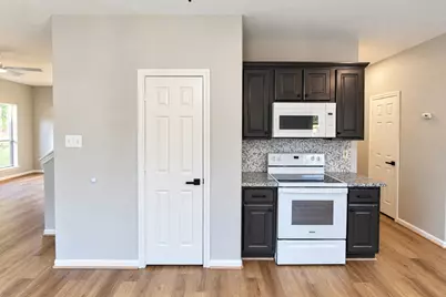 594 Sycamore Drive, Conroe, TX 77302 - Photo 7