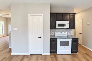 594 Sycamore Dr, Conroe, TX 77302 - Photo 7