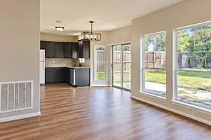 594 Sycamore Dr, Conroe, TX 77302 - Photo 5