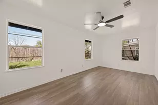 5763 Thrush Dr, Houston, TX 77033 - Photo 19