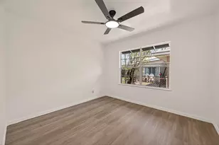 5763 Thrush Dr, Houston, TX 77033 - Photo 13