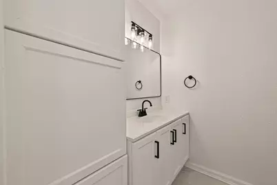 5763 Thrush Drive, Houston, TX 77033 - Photo 15