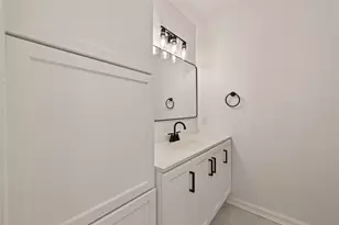 5763 Thrush Dr, Houston, TX 77033 - Photo 15