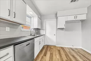 12210 Lambeth Palace Dr, Houston, TX 77066 - Photo 5