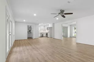 6022 Beaudry Dr, Houston, TX 77035 - Photo 9
