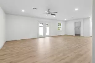 6022 Beaudry Dr, Houston, TX 77035 - Photo 11