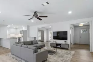 6022 Beaudry Dr, Houston, TX 77035 - Photo 9
