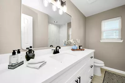 5639 Westover Street, Houston, TX 77033 - Photo 7