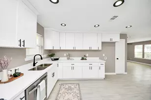 5639 Westover St, Houston, TX 77033 - Photo 5