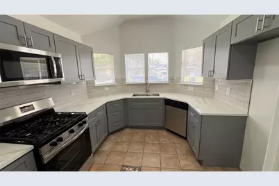 3910 Ebury Drive, Houston, TX 77066 - Photo 7