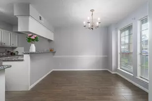 11500 Meadow Ln, Houston, TX 77477 - Photo 9