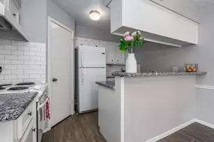 11500 Meadow Ln, Houston, TX 77477 - Photo 11