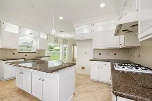 9718 Deverell Dr, Sugar Land, TX 77498 - Photo 15