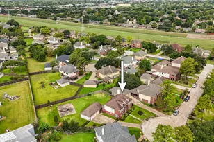 9718 Deverell Dr, Sugar Land, TX 77498 - Photo 37