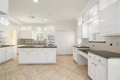 9718 Deverell Drive, Sugar Land, TX 77498 - Photo 13