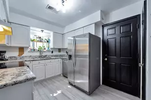 116 W White Willow Cir, The Woodlands, TX 77381 - Photo 11