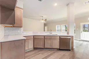 229 Crestview Dr, West Columbia, TX 77486 - Photo 9