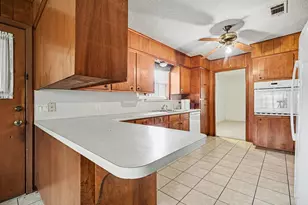 2208 Wyoming St, Baytown, TX 77520 - Photo 9