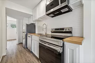 1011 W 10th St, Houston, TX 77008 - Photo 1