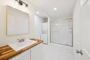 1011 W 10th St, Houston, TX 77008 - Photo 3