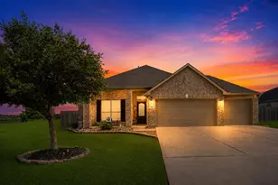 546 Green Meadows Dr, West Columbia, TX 77486 - Photo 1