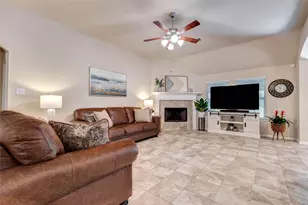 546 Green Meadows Dr, West Columbia, TX 77486 - Photo 7