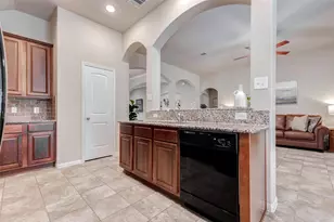 546 Green Meadows Dr, West Columbia, TX 77486 - Photo 11