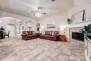 546 Green Meadows Dr, West Columbia, TX 77486 - Photo 9
