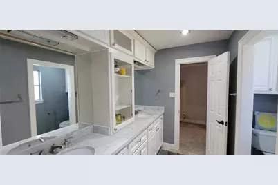 210 W Castle Harbour Drive, Friendswood, TX 77546 - Photo 17