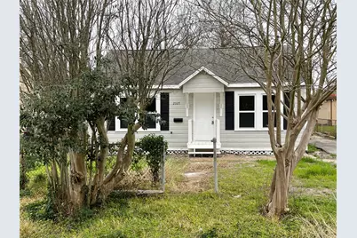 2327 4th Avenue N, Texas City, TX 77590 - Photo 1