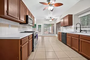 13130 Mills River St, Houston, TX 77070 - Photo 9