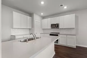 2442 E Heritage Dr, Dayton, TX 77535 - Photo 7