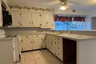 444 Southern Oaks Dr, Lake Jackson, TX 77566 - Photo 7