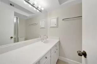 2822 Briarhurst Dr, Houston, TX 77057 - Photo 15