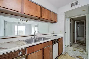 3015 Walnut Bend Ln, Houston, TX 77042 - Photo 13