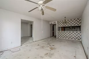 3015 Walnut Bend Ln, Houston, TX 77042 - Photo 7