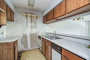 3015 Walnut Bend Ln, Houston, TX 77042 - Photo 11