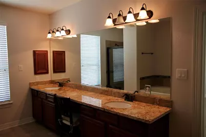 28 W Oaks Drive, Houston, TX 77058 - Photo 13