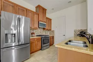 28 W Oaks Dr, Houston, TX 77058 - Photo 5