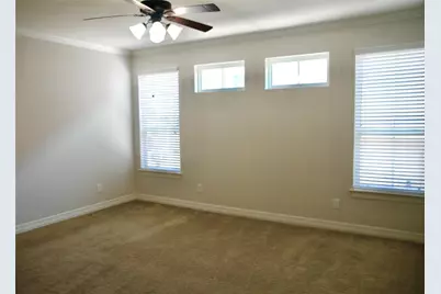 28 W Oaks Drive, Houston, TX 77058 - Photo 9