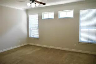 28 W Oaks Dr, Houston, TX 77058 - Photo 9