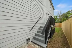 727 E 40th St, Houston, TX 77022 - Photo 21