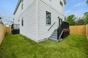 727 E 40th St, Houston, TX 77022 - Photo 21