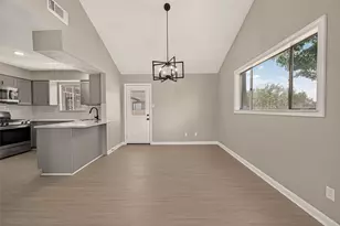 5923 Heatherbrook Dr, Houston, TX 77085 - Photo 5