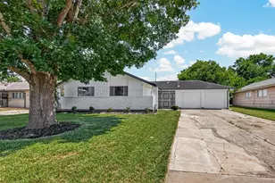 5923 Heatherbrook Dr, Houston, TX 77085 - Photo 1