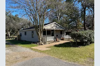 401 Billington Street, Clute, TX 77531 - Photo 1